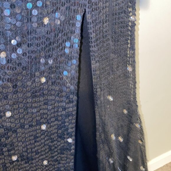 Mac Duggal Dress With Black Sequins and Rhinestones. - Picture 13 of 14